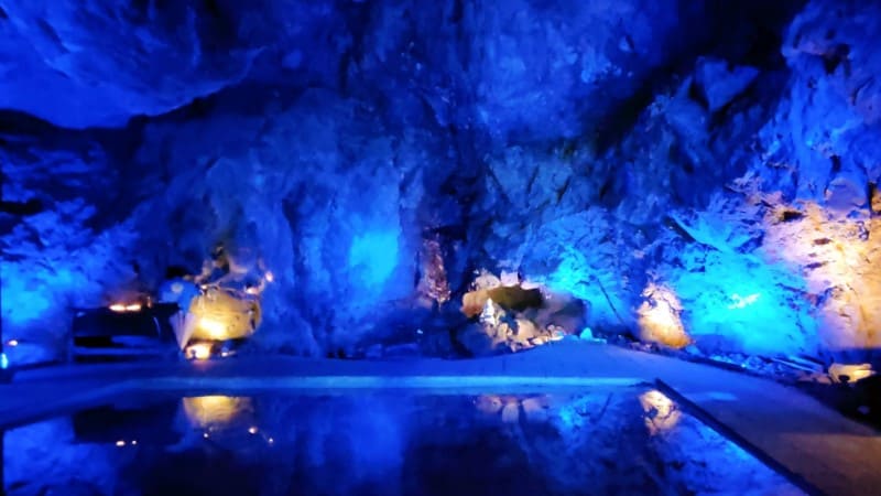 石川県の青の洞窟（珠洲岬）